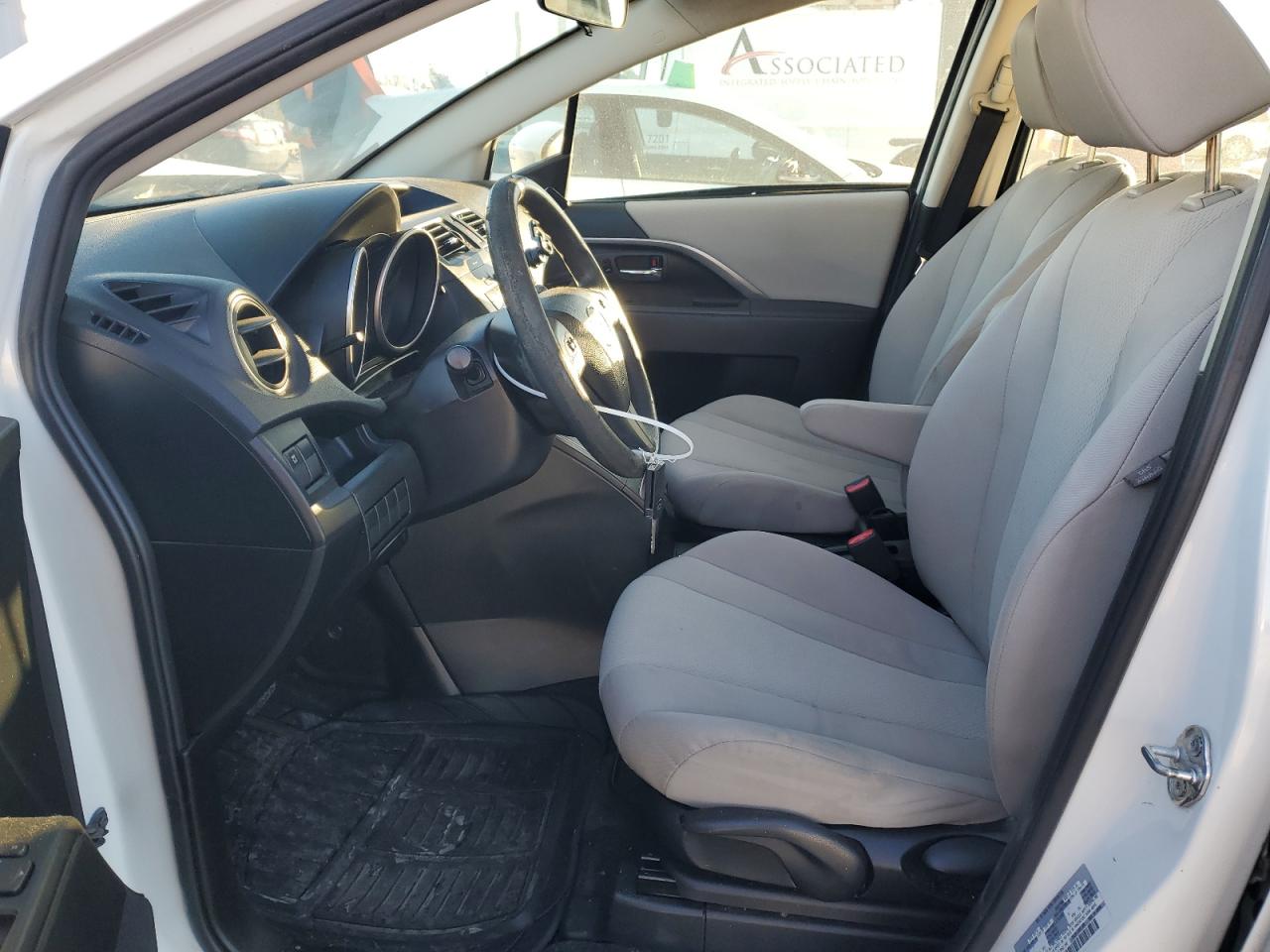 2014 Mazda 5 - Image 7