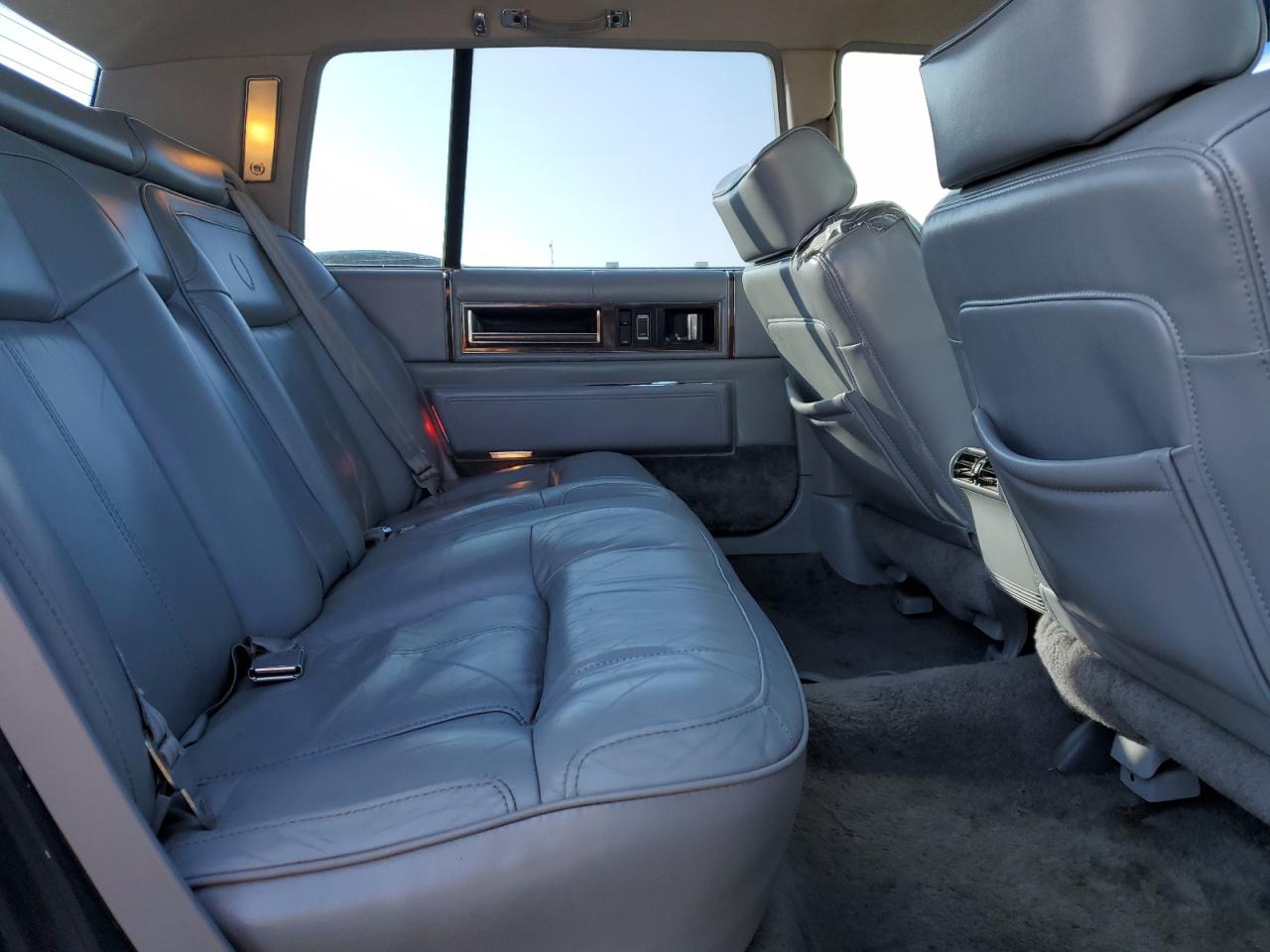 1991 Cadillac De Ville - Image 10