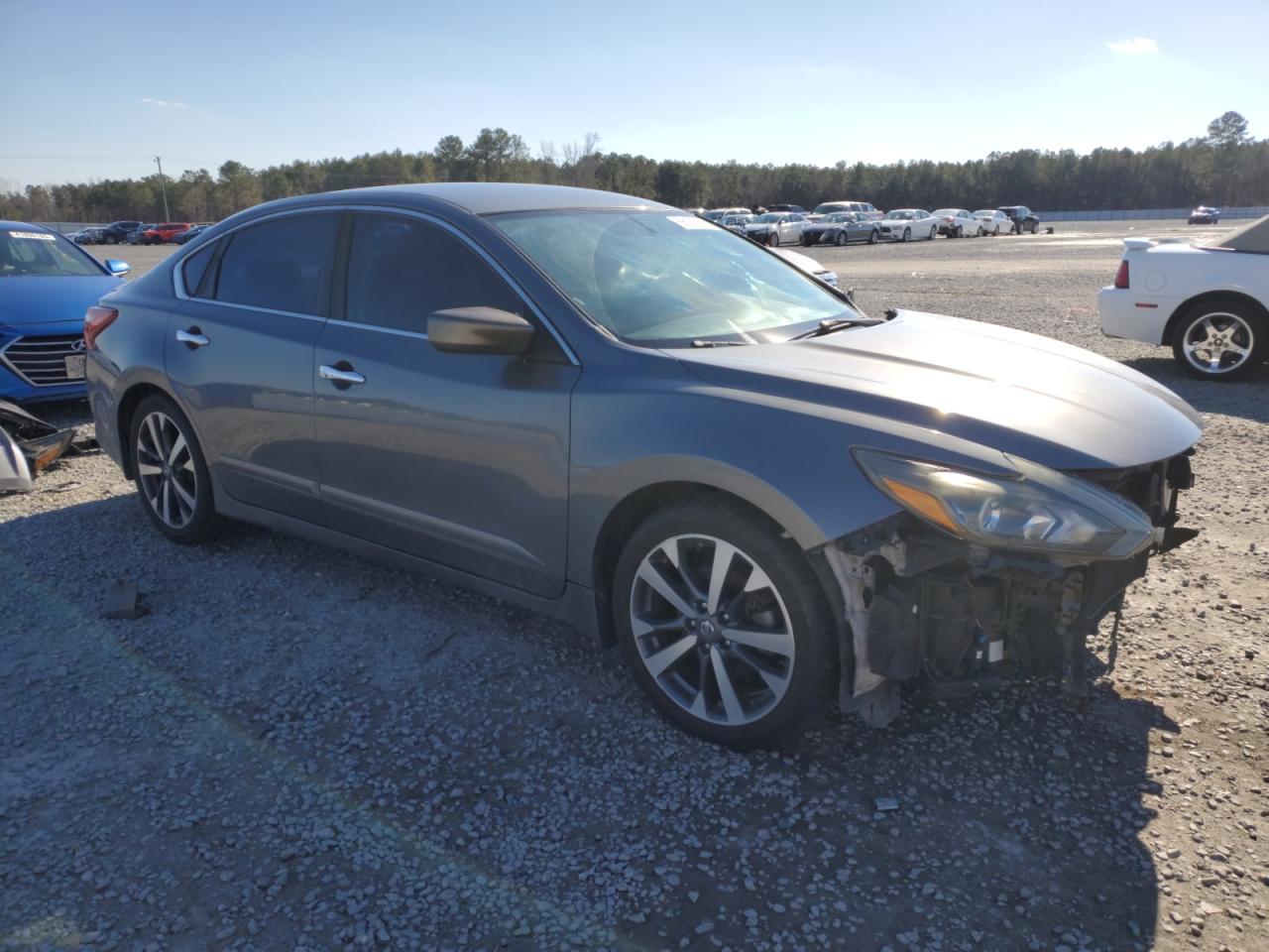 2017 Nissan Altima - Image 4