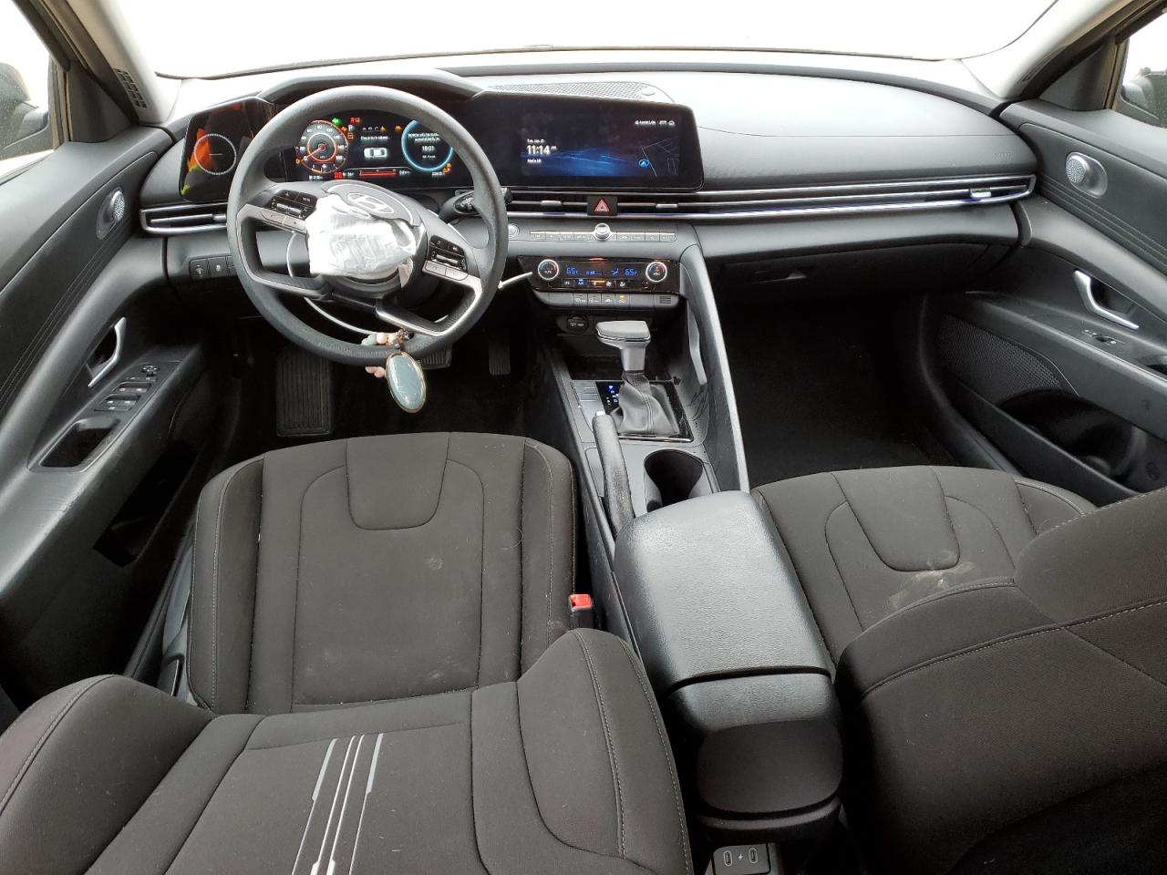 2024 Hyundai Elantra - Image 8