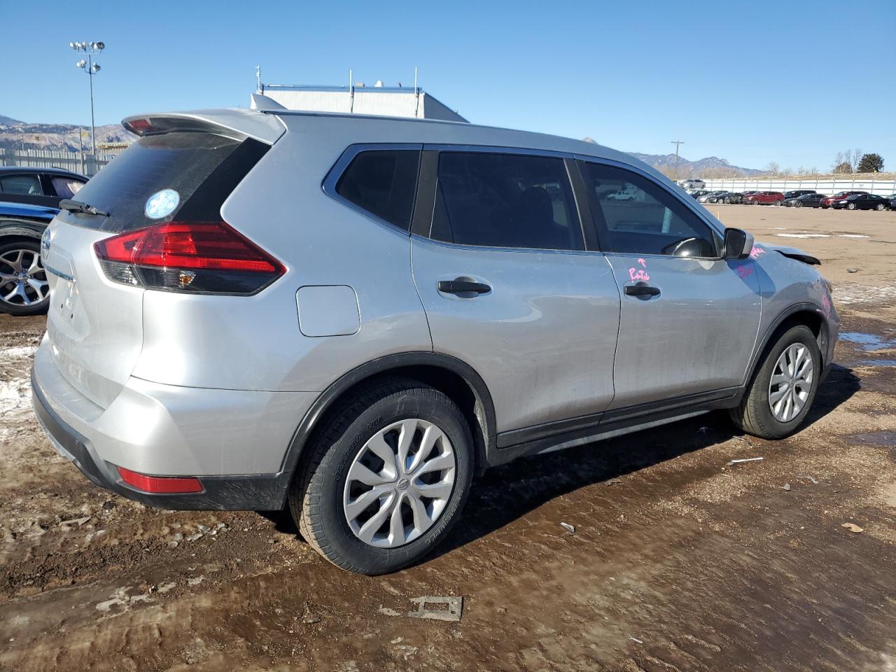 2017 Nissan Rogue - Image 3