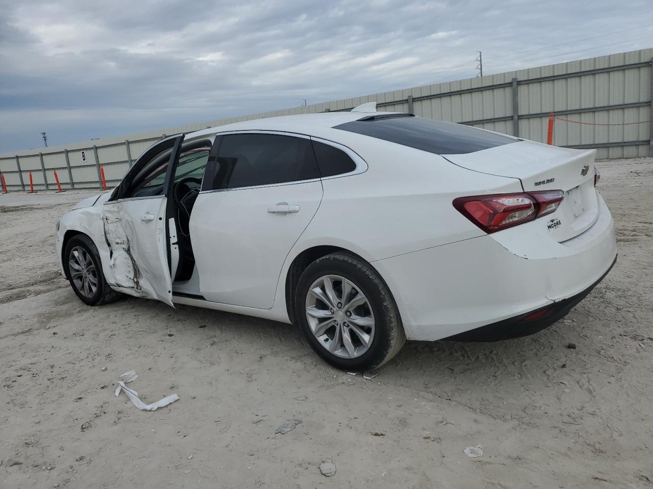 2019 Chevrolet Malibu - Image 2