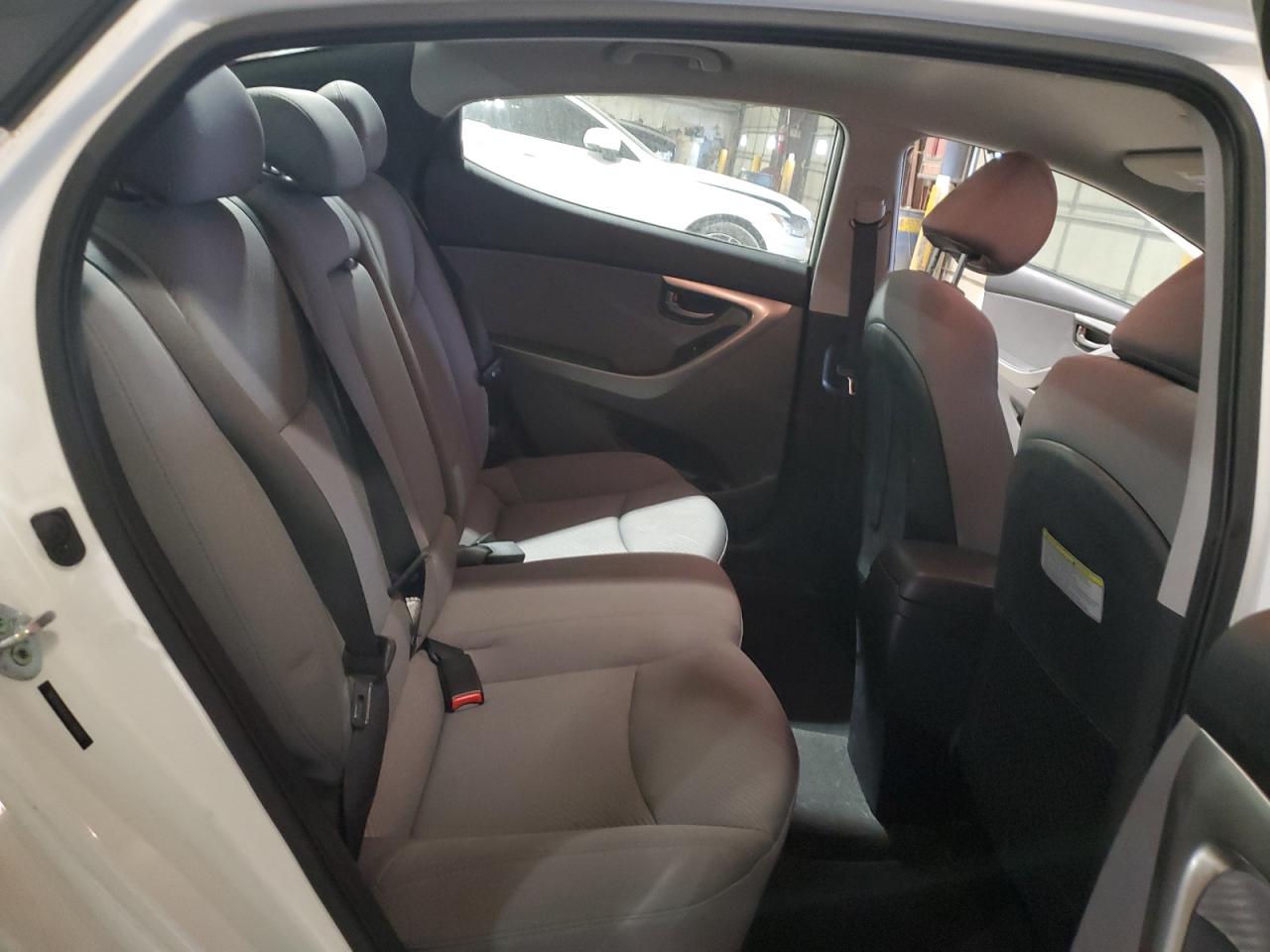 2013 Hyundai Elantra - Image 10