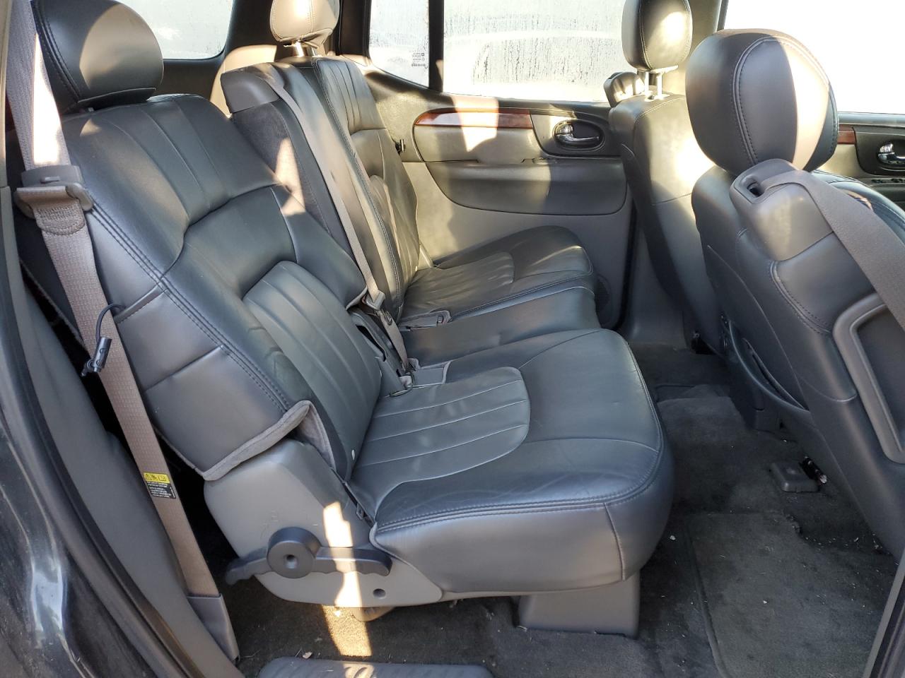 2004 GMC Envoy - Image 11