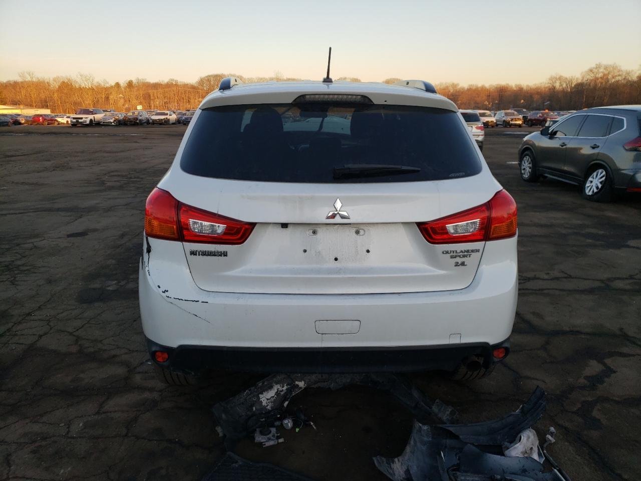 2015 Mitsubishi Outlander - Image 6