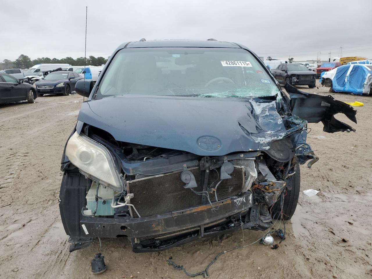 2012 Toyota Sienna - Image 5