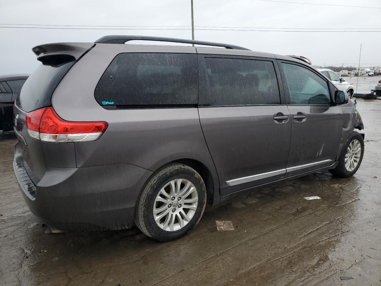 2011 Toyota Sienna - Image 3