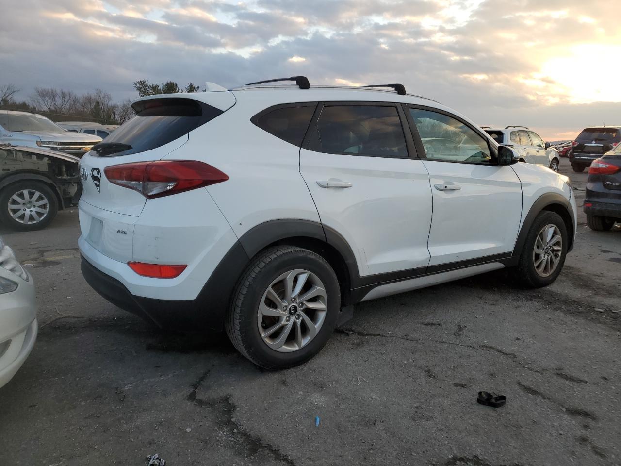 VIN KM8J3CA4XJU631892 2018 HYUNDAI TUCSON no.3