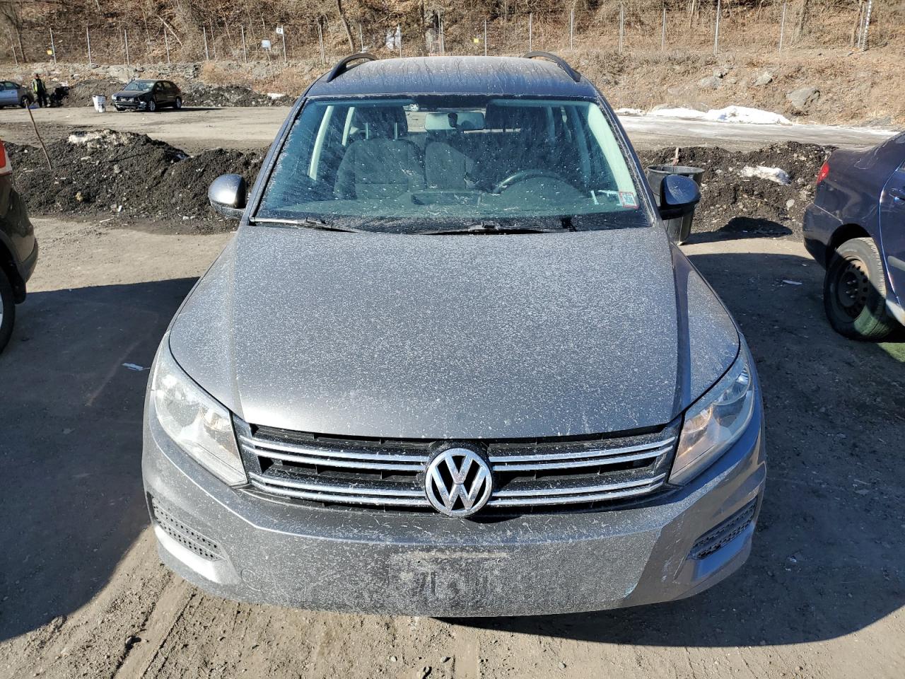 2018 Volkswagen Tiguan - Image 5