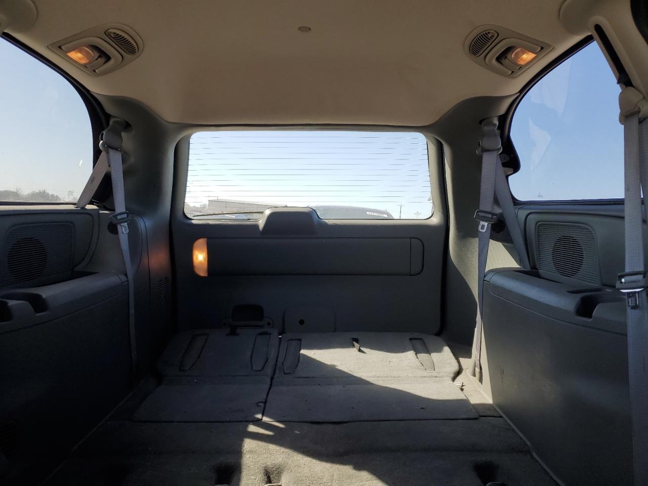 2005 Dodge Caravan - Image 10