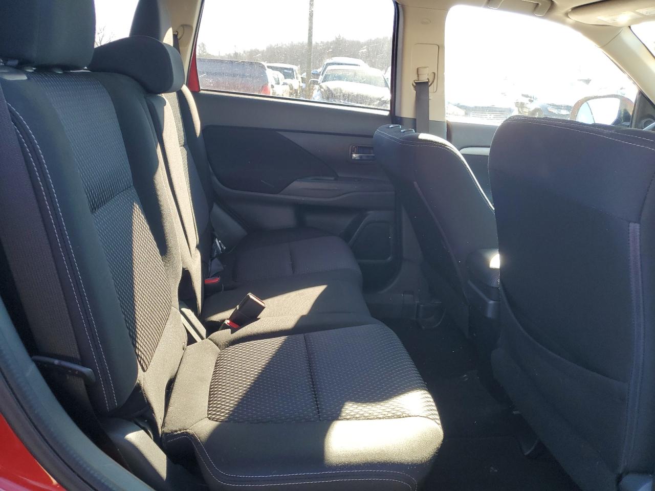 2017 Mitsubishi Outlander - Image 11
