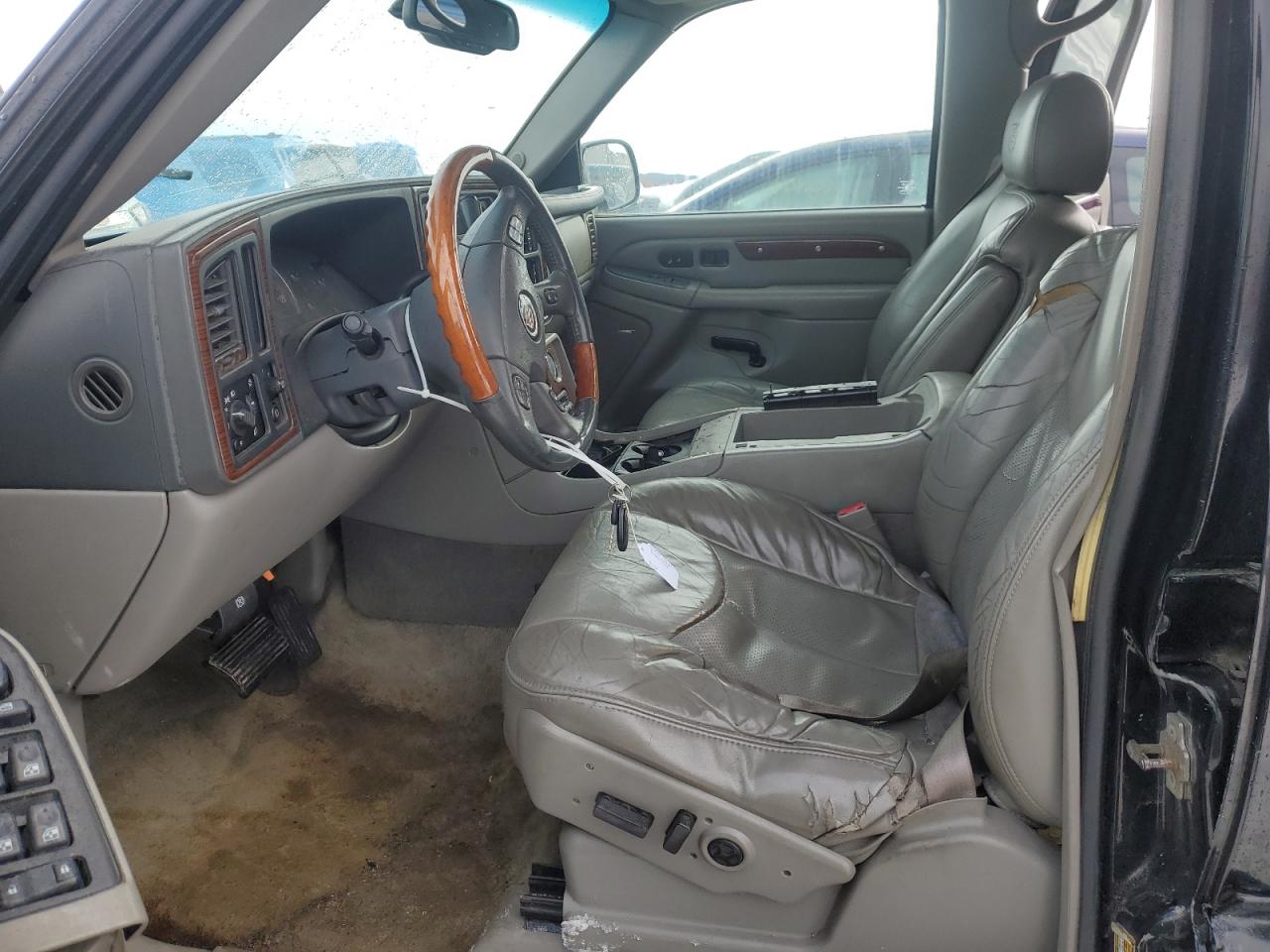 2004 Cadillac Escalade - Image 7