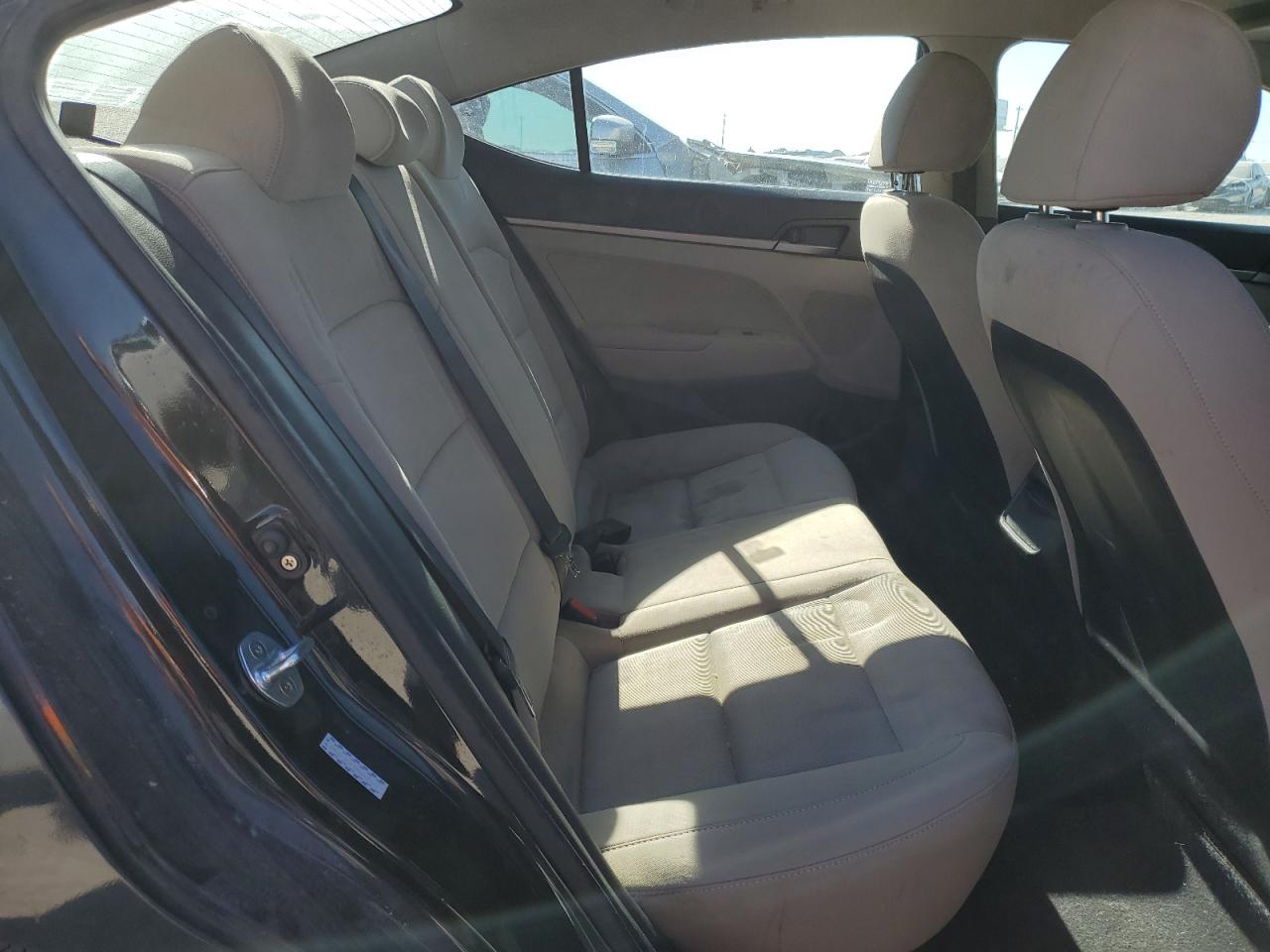 2017 Hyundai Elantra - Image 10