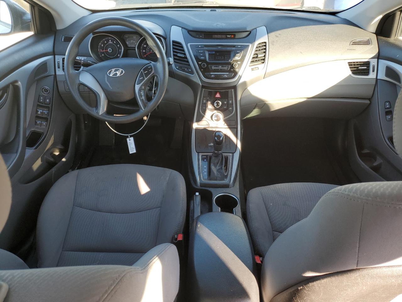 2015 Hyundai Elantra - Image 8