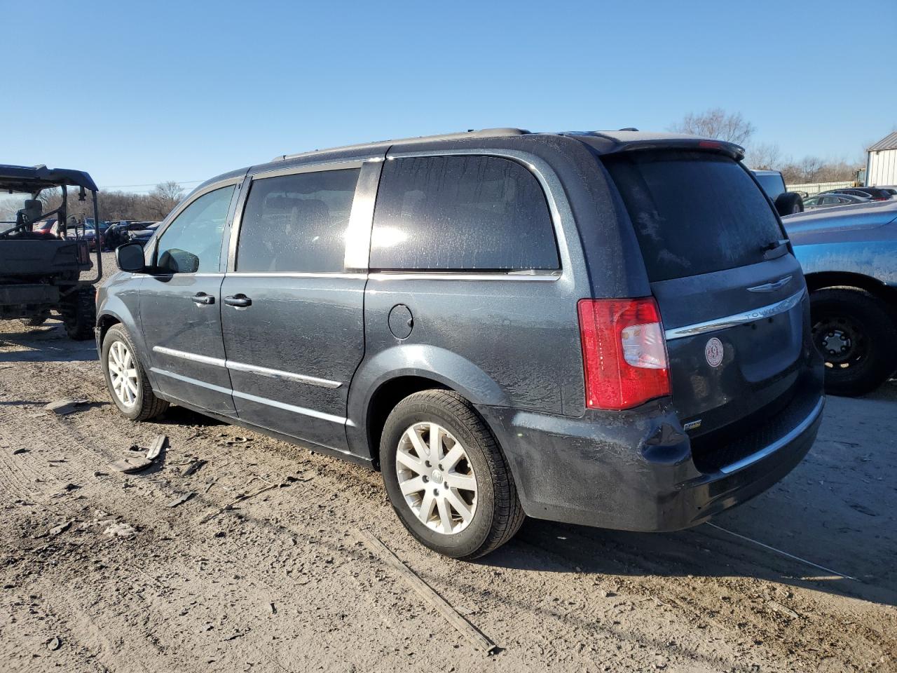 2014 Chrysler Town & Country - Image 2