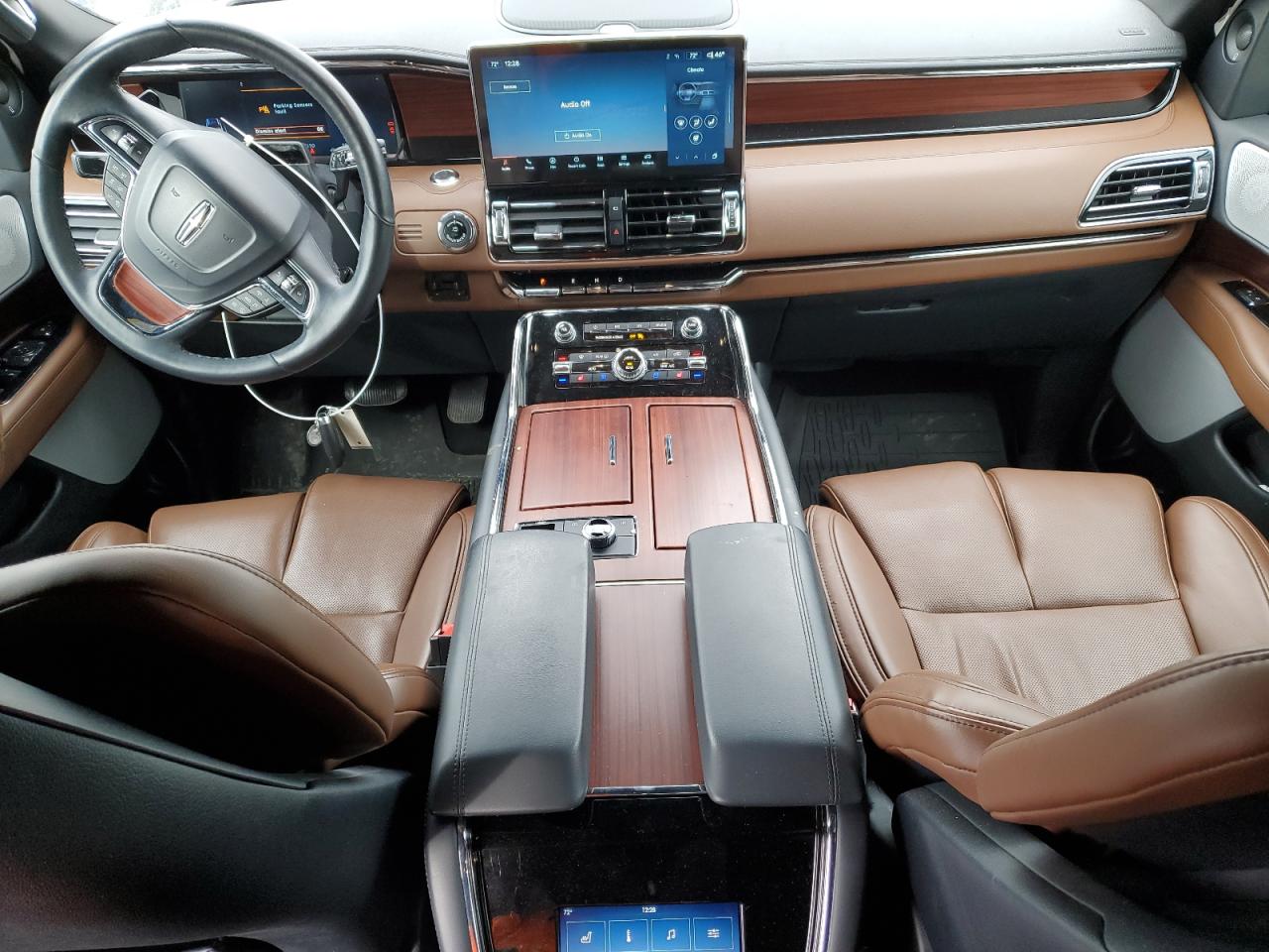 2023 Lincoln Navigator - Image 8