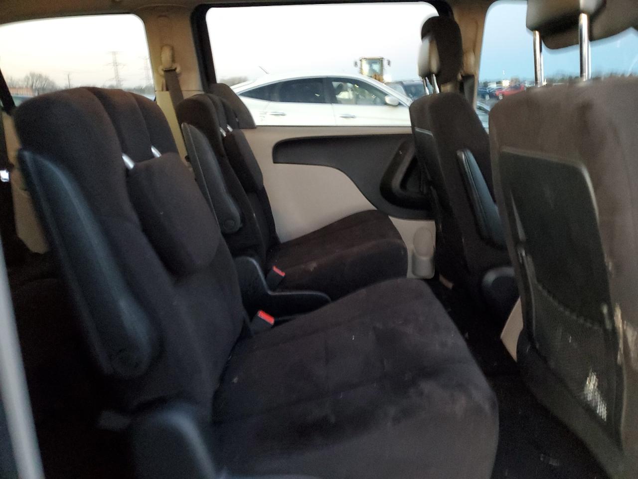 2013 Dodge Caravan - Image 12