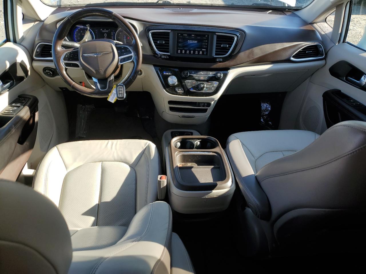 2019 Chrysler Pacifica - Image 8