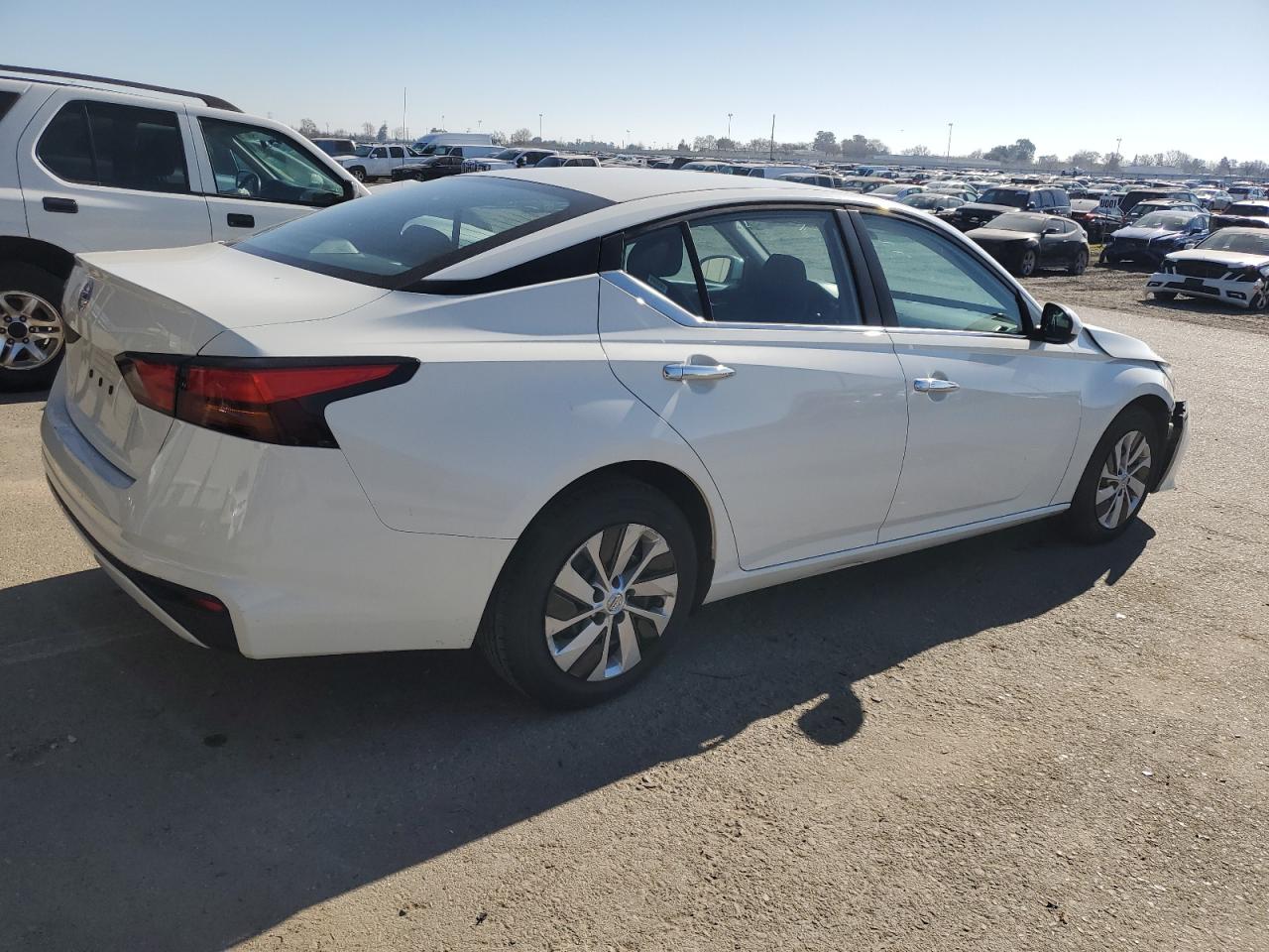 2021 Nissan Altima - Image 3