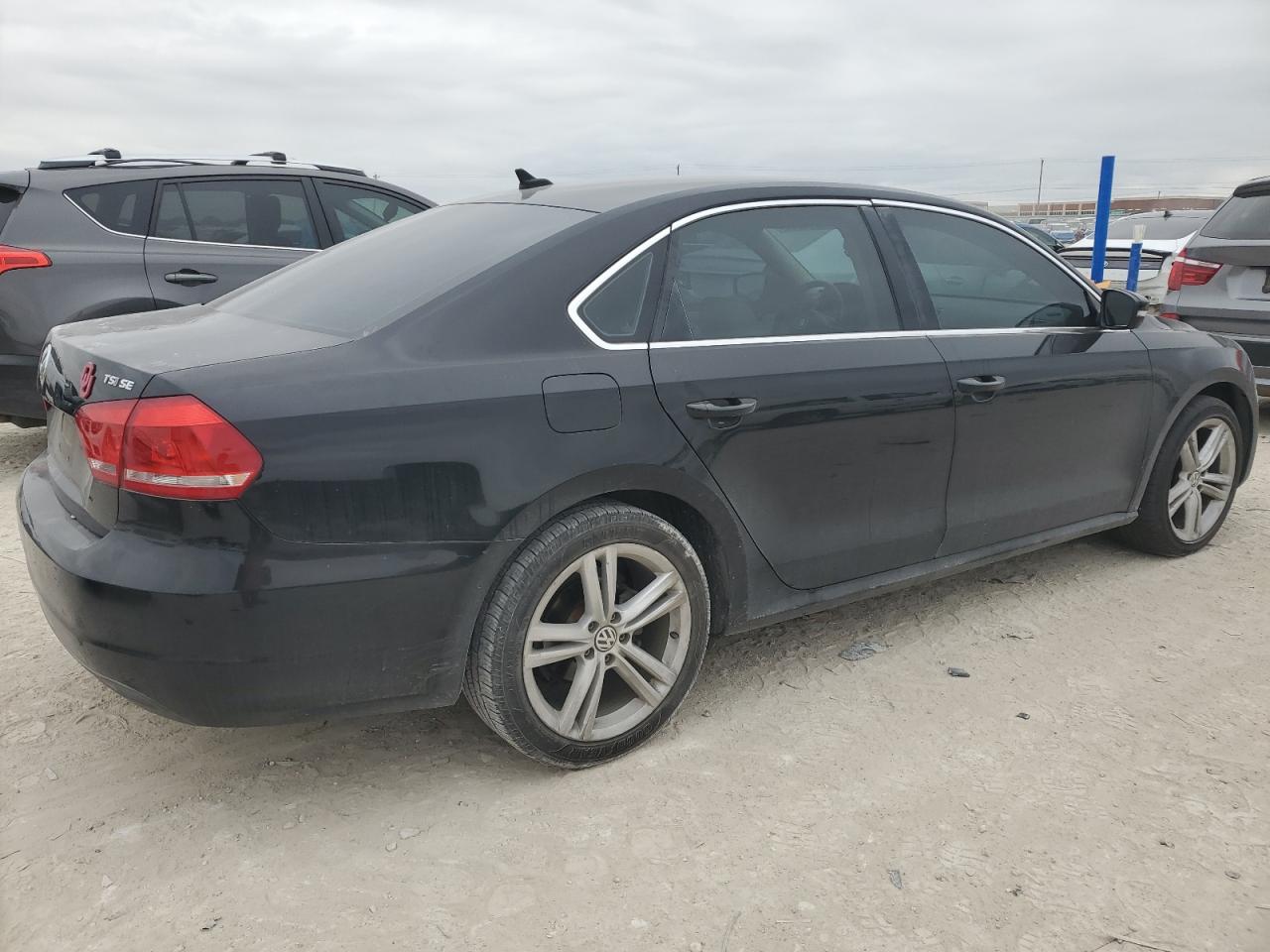 2014 Volkswagen Passat - Image 3