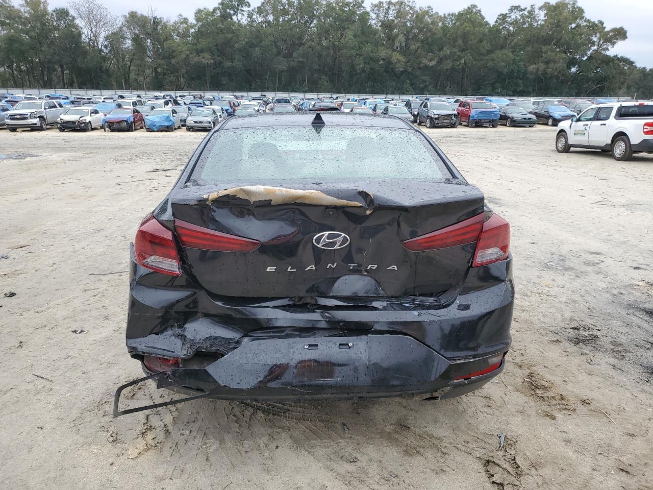 2019 Hyundai Elantra - Image 6