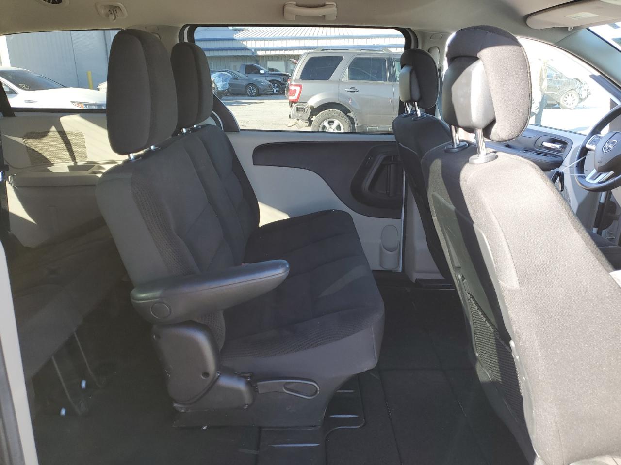 2017 Dodge Caravan - Image 11