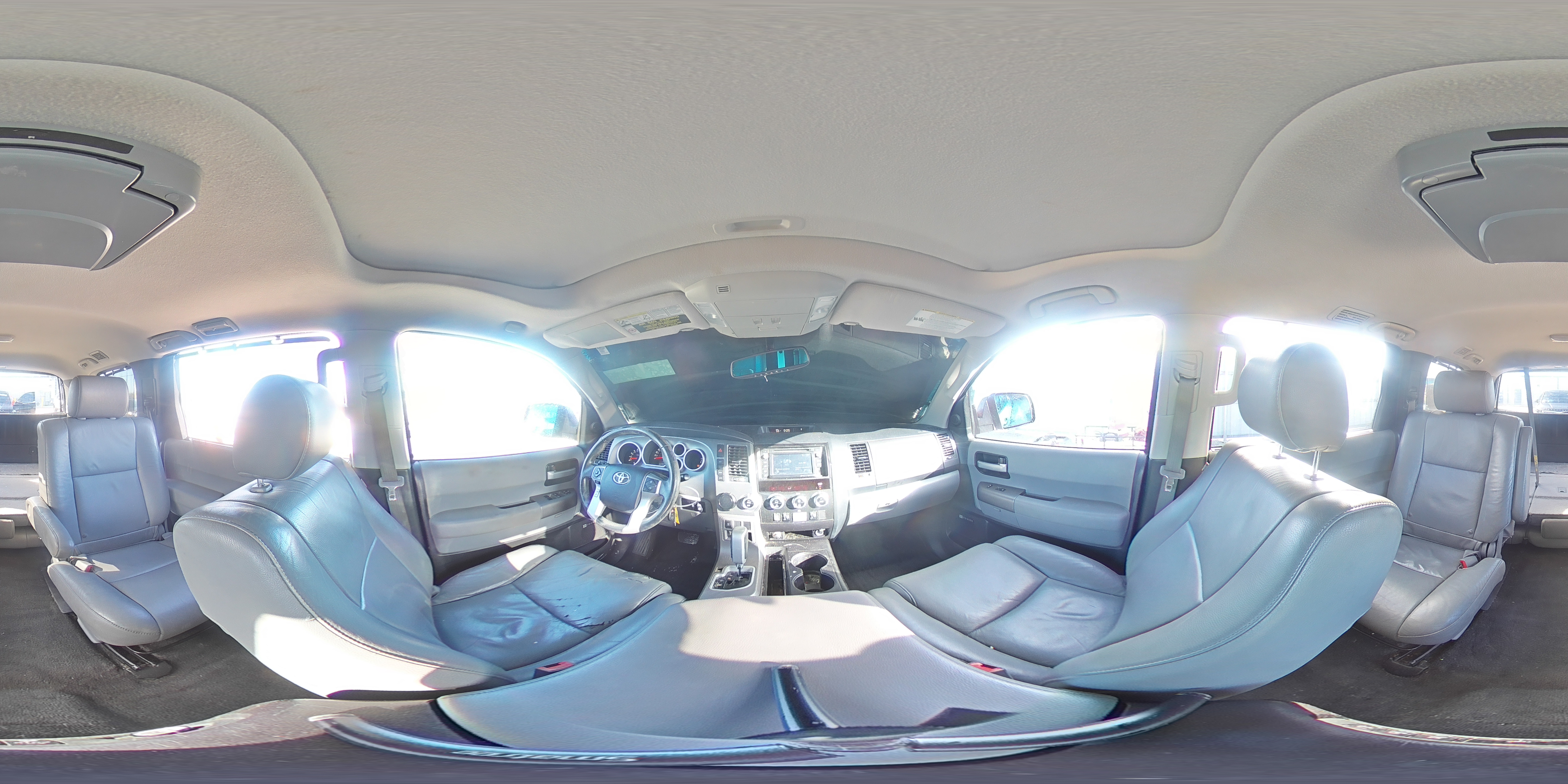 2014 Toyota Sequoia - Image 16