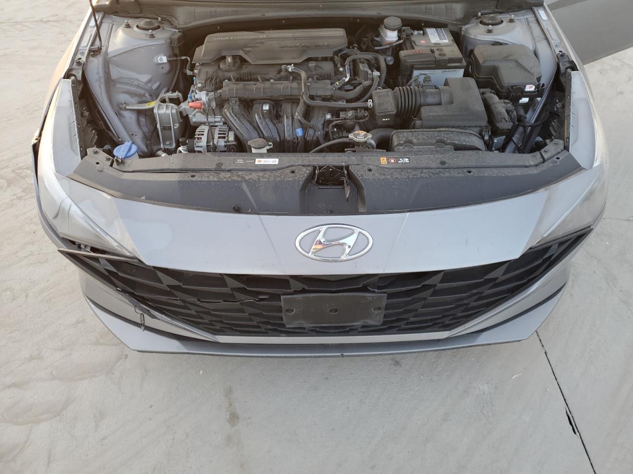 2022 Hyundai Elantra - Image 12