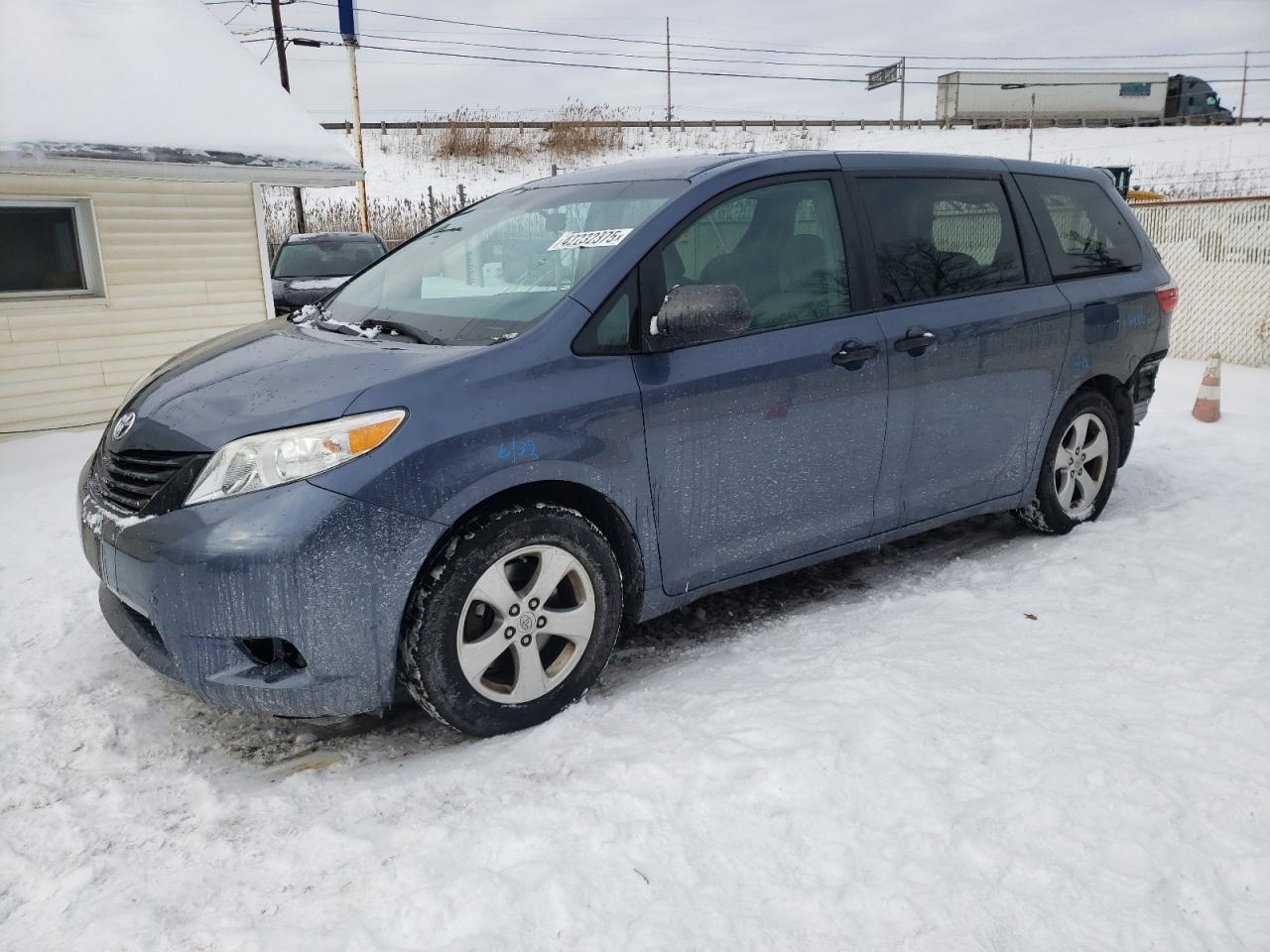 2015 Toyota Sienna - Image 1