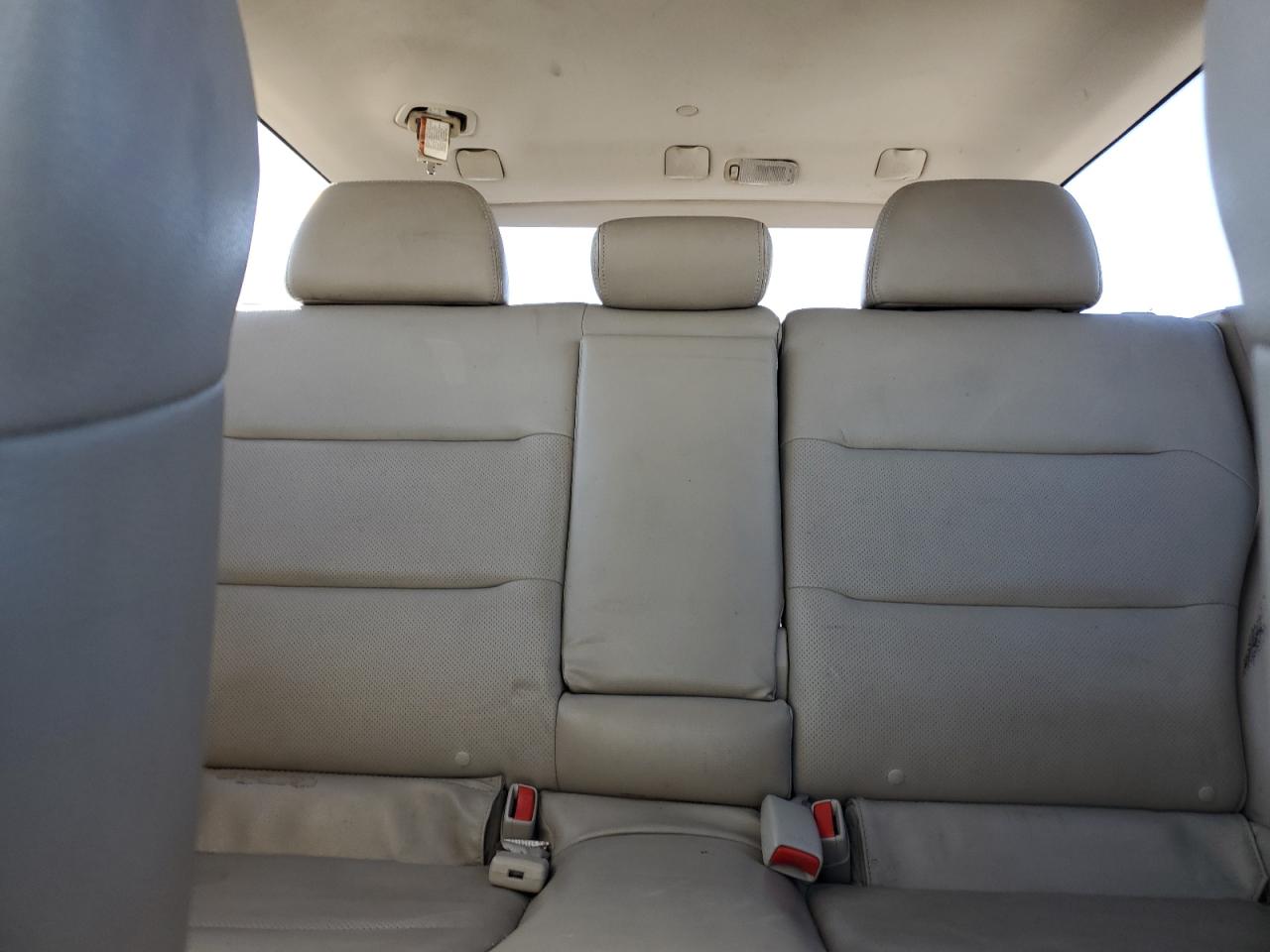 2008 Subaru Outback - Image 10