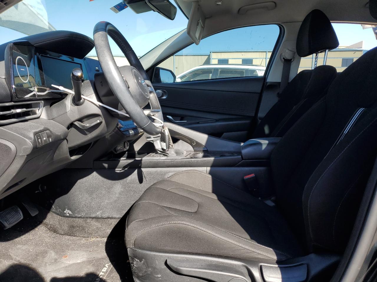 2022 Hyundai Elantra - Image 7