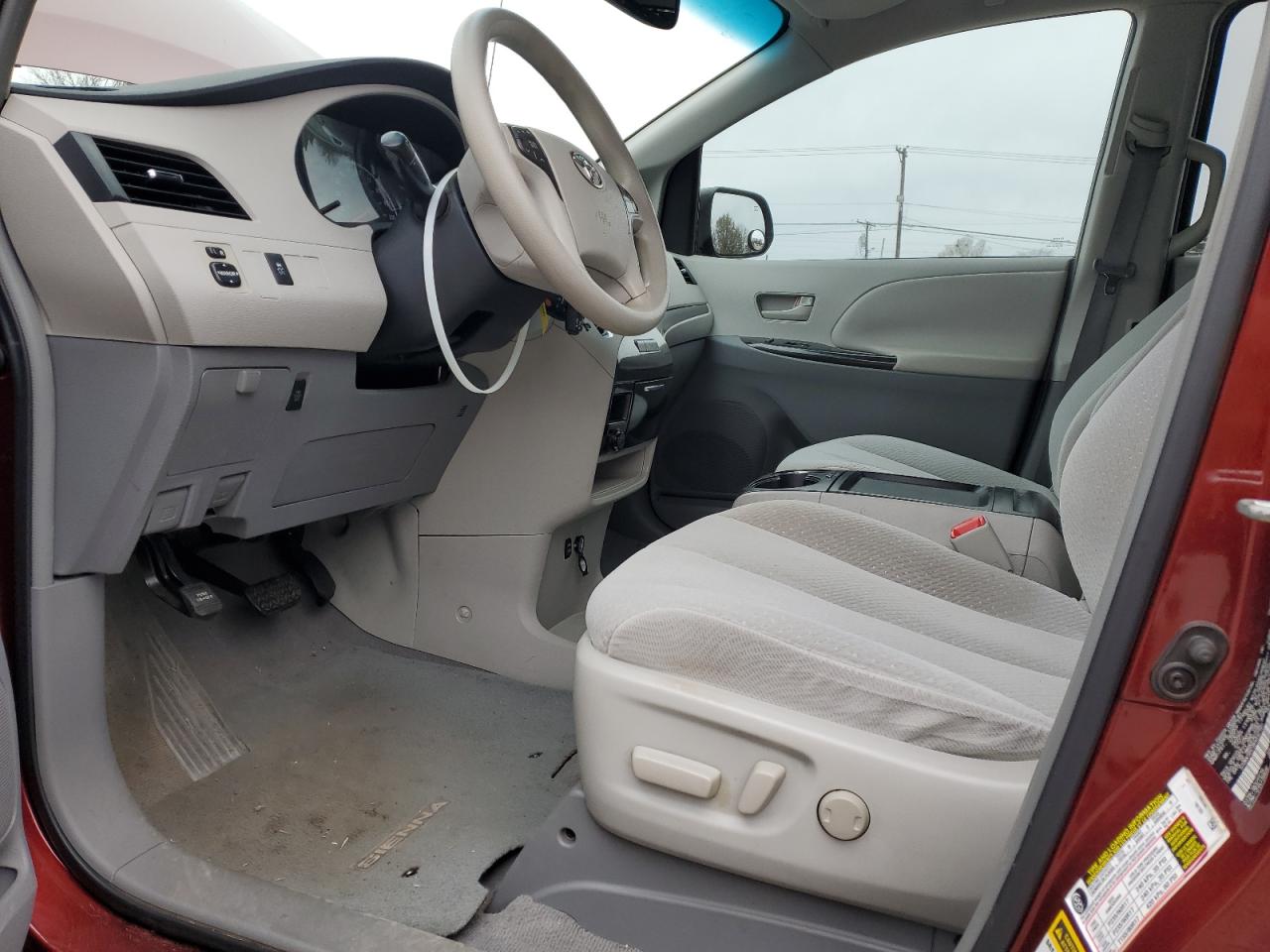 2011 Toyota Sienna - Image 7