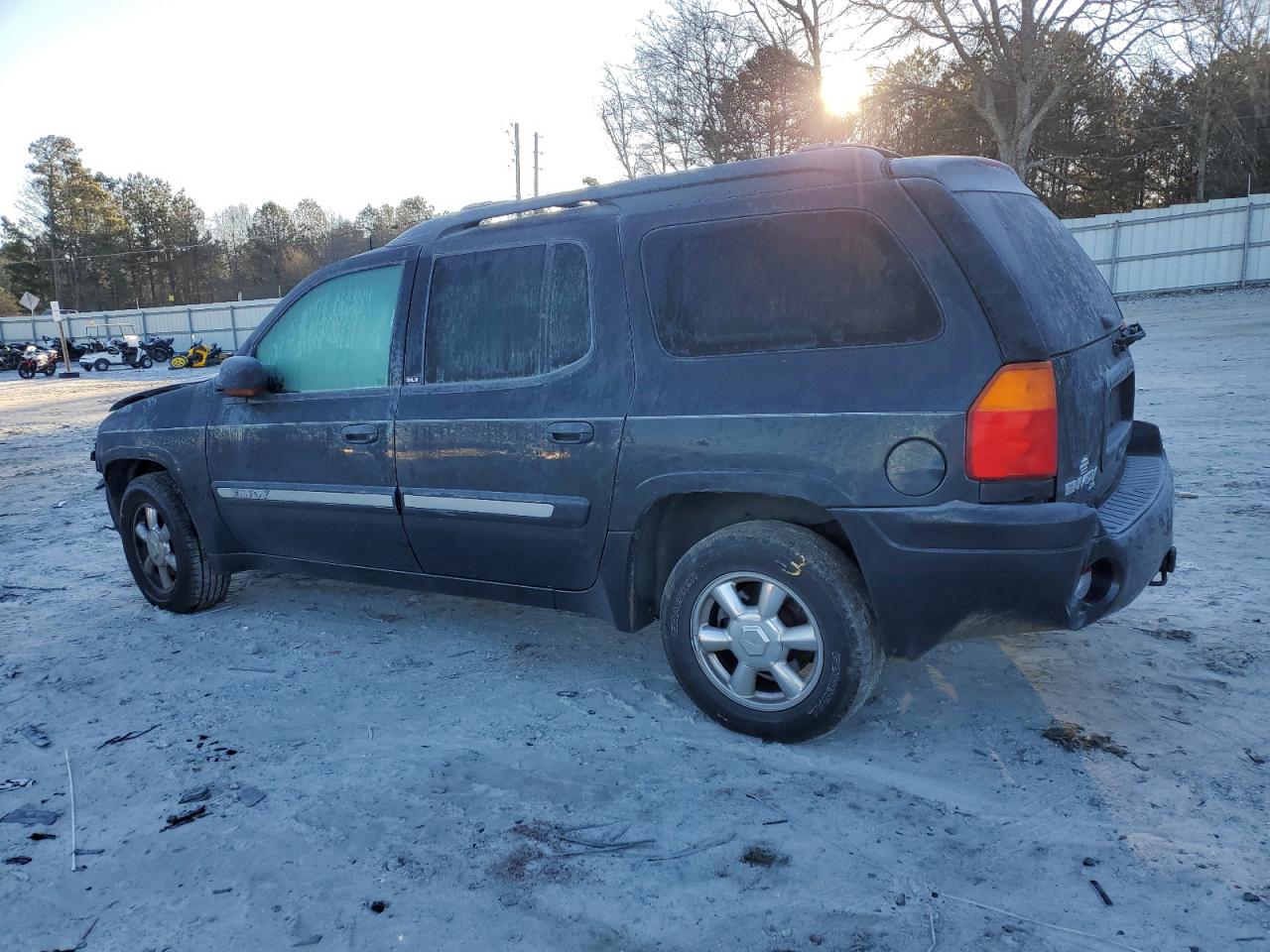 2004 GMC Envoy - Image 2