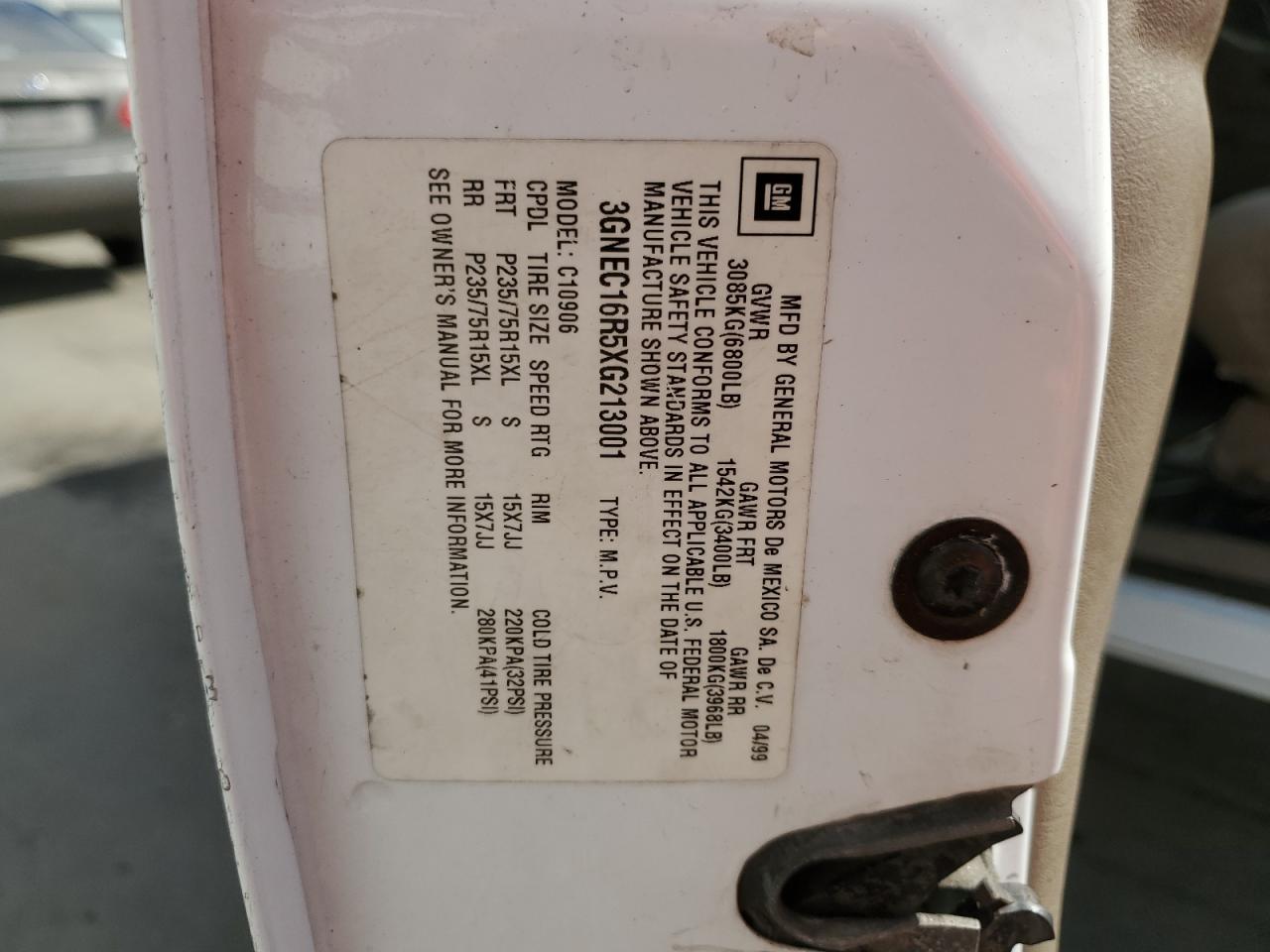 1999 Chevrolet Suburban - Image 13