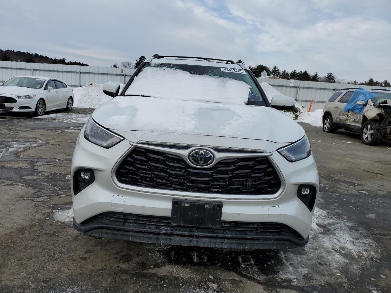 2022 Toyota Highlander - Image 5