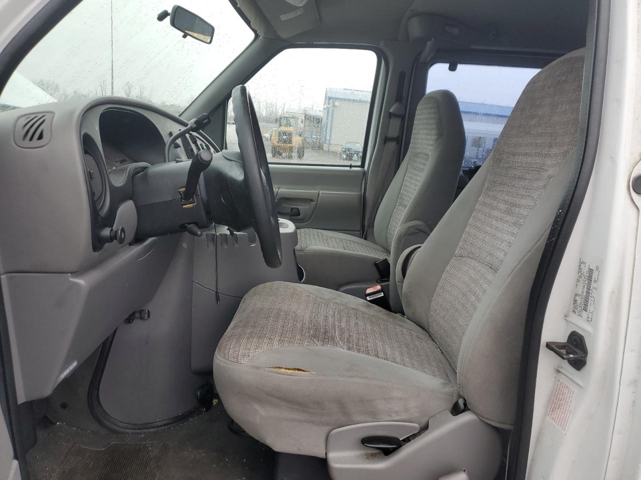 2000 Ford Econoline - Image 7