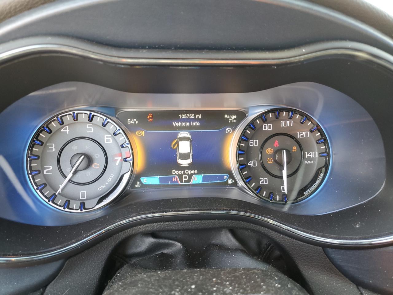 2015 Chrysler 200 - Image 9