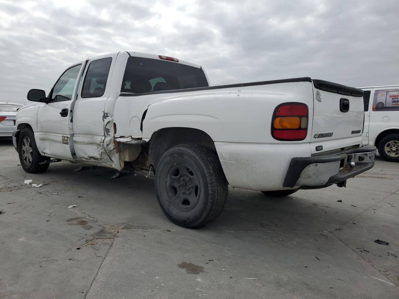 2004 Chevrolet Silverado - Image 2