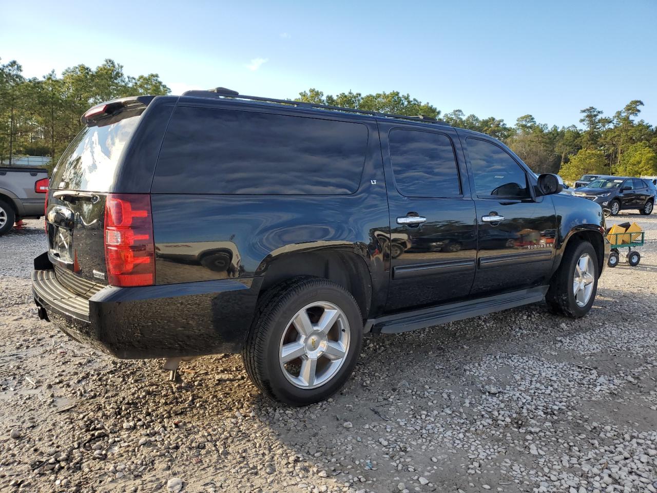 2011 Chevrolet Suburban - Image 3