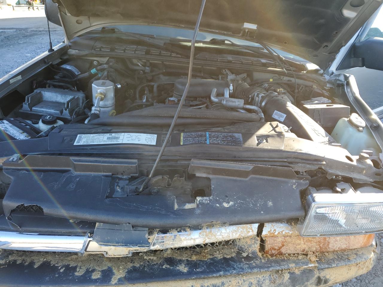 2002 Chevrolet S-10 Pickup - Image 11