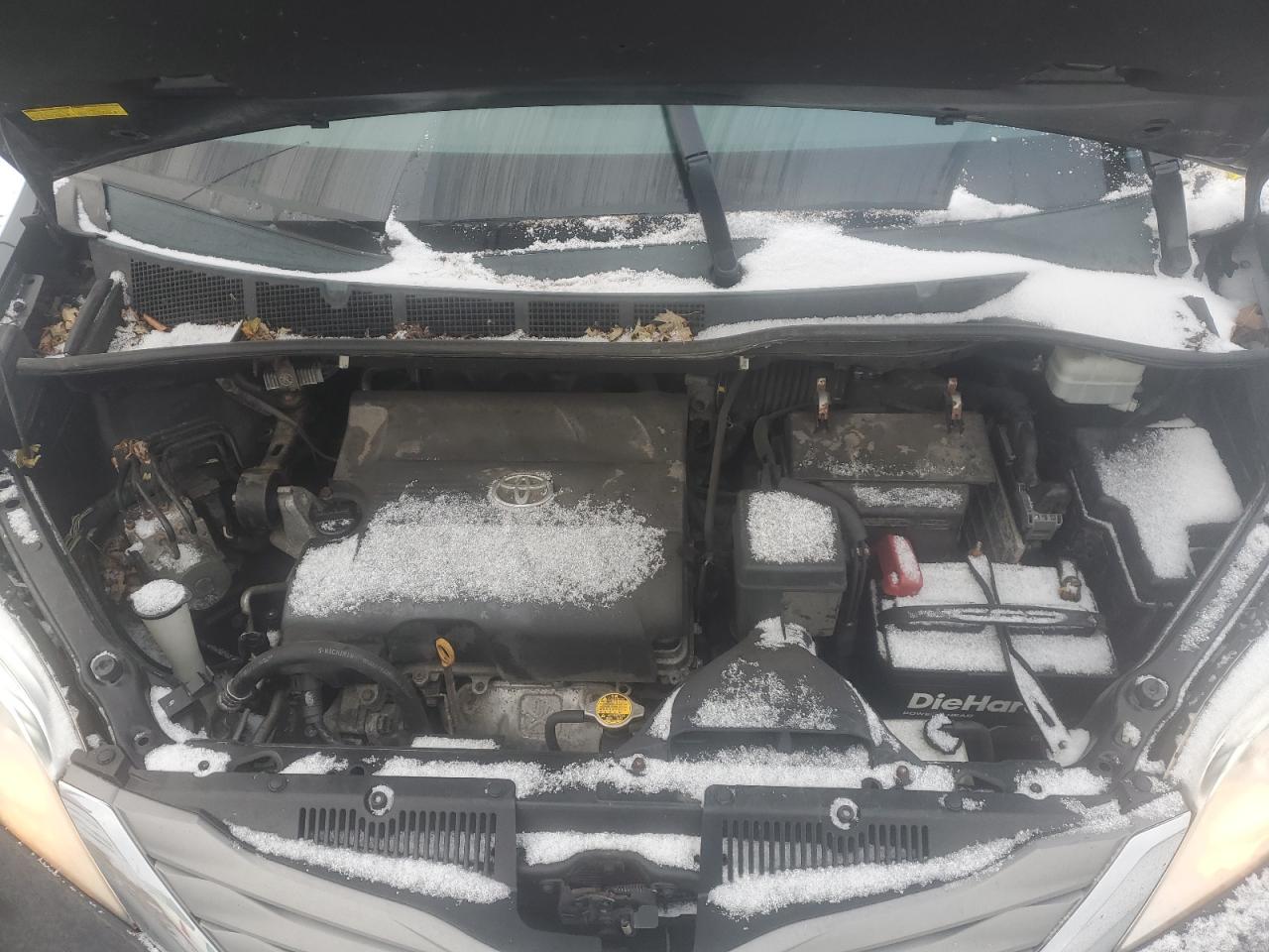 2011 Toyota Sienna - Image 12