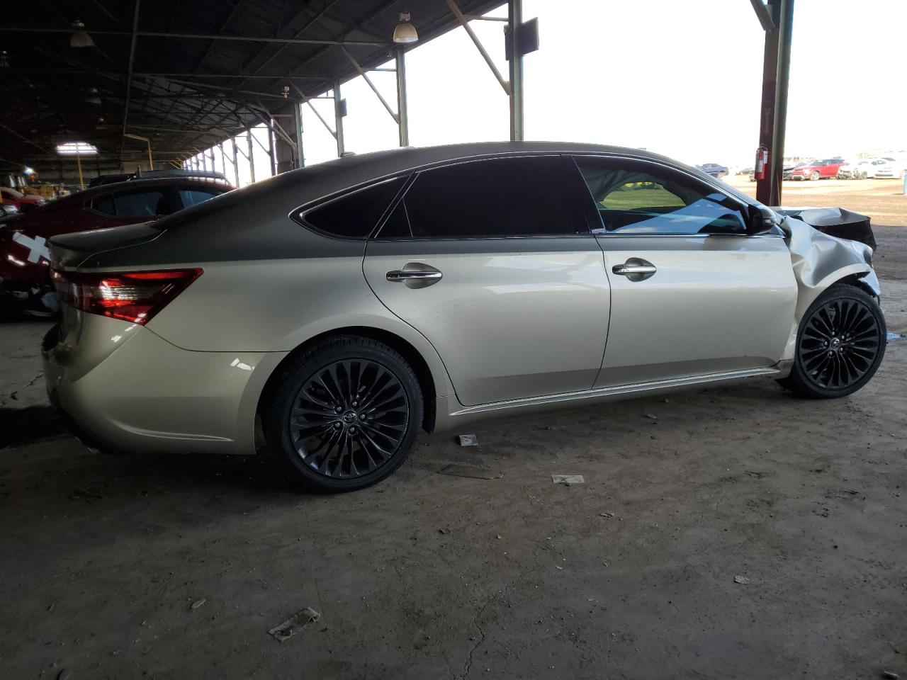 2016 Toyota Avalon - Image 3