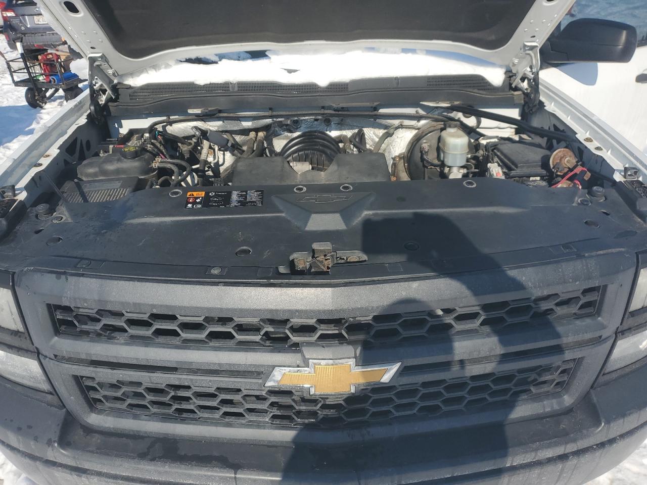 2014 Chevrolet Silverado - Image 11