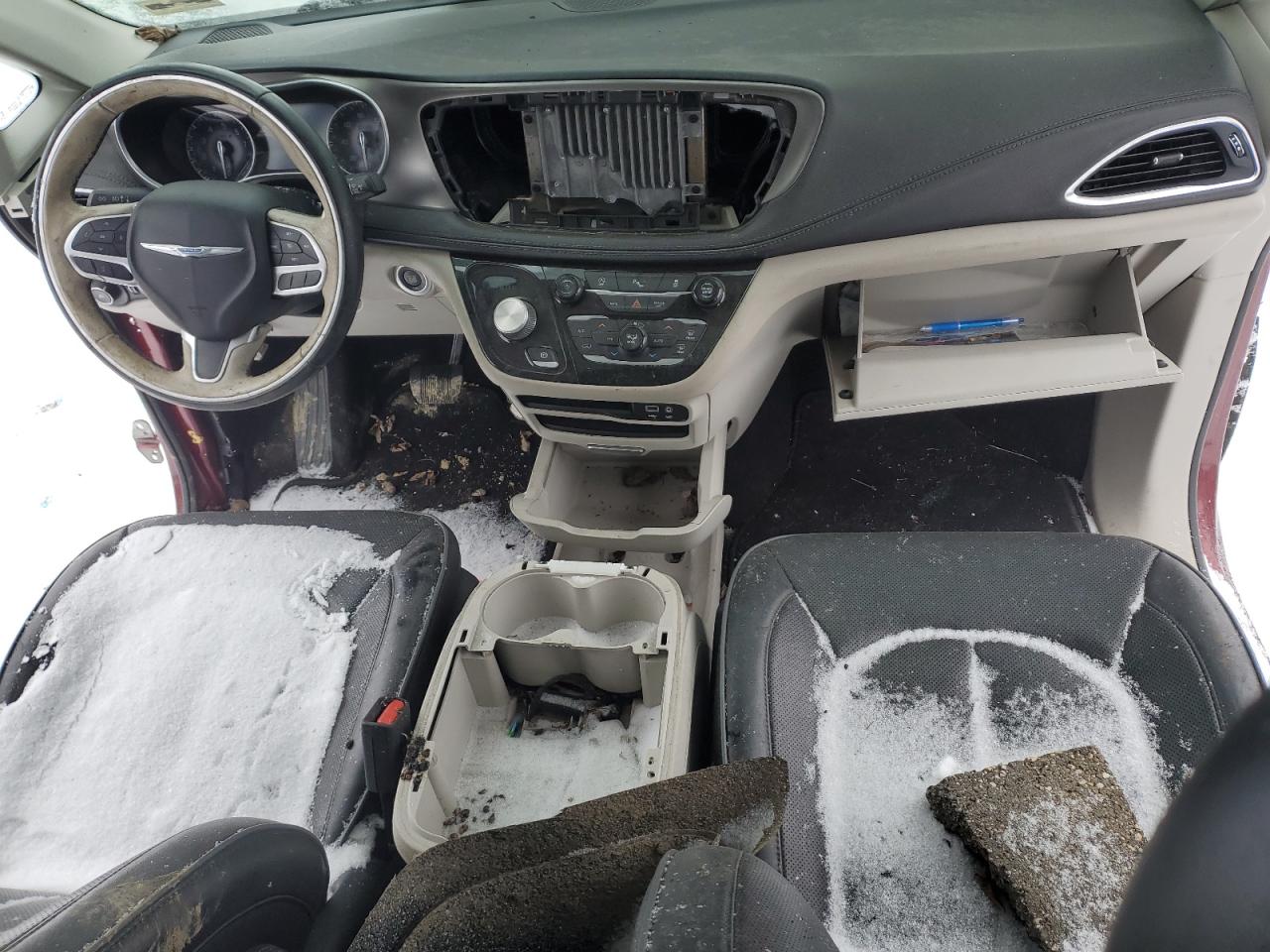 2018 Chrysler Pacifica - Image 8