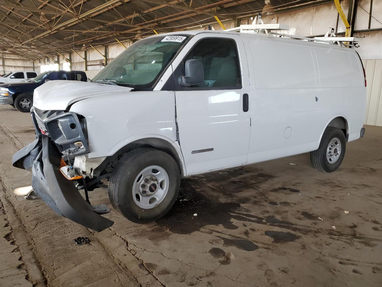 2004 GMC Savana - Image 1