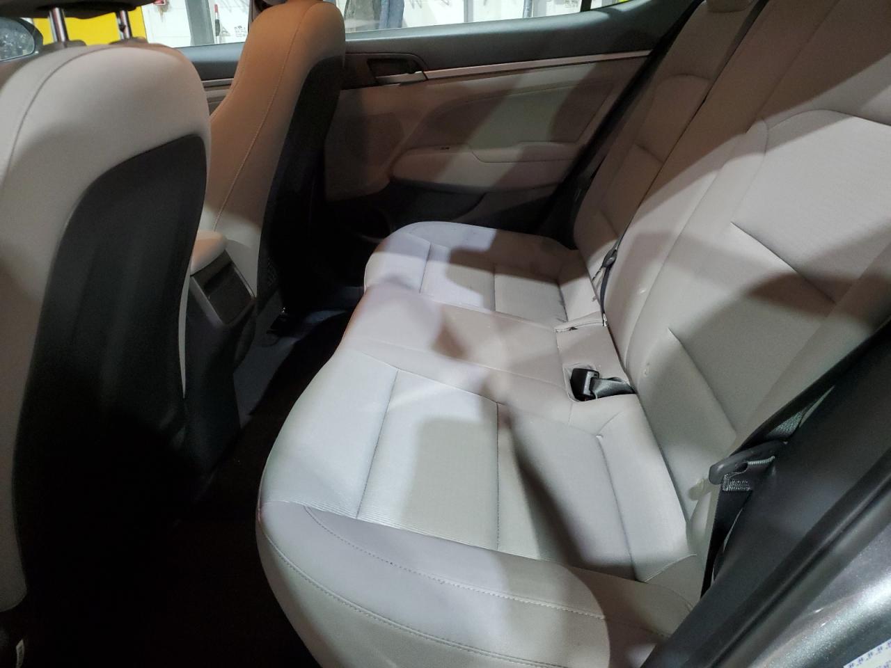 2018 Hyundai Elantra - Image 10