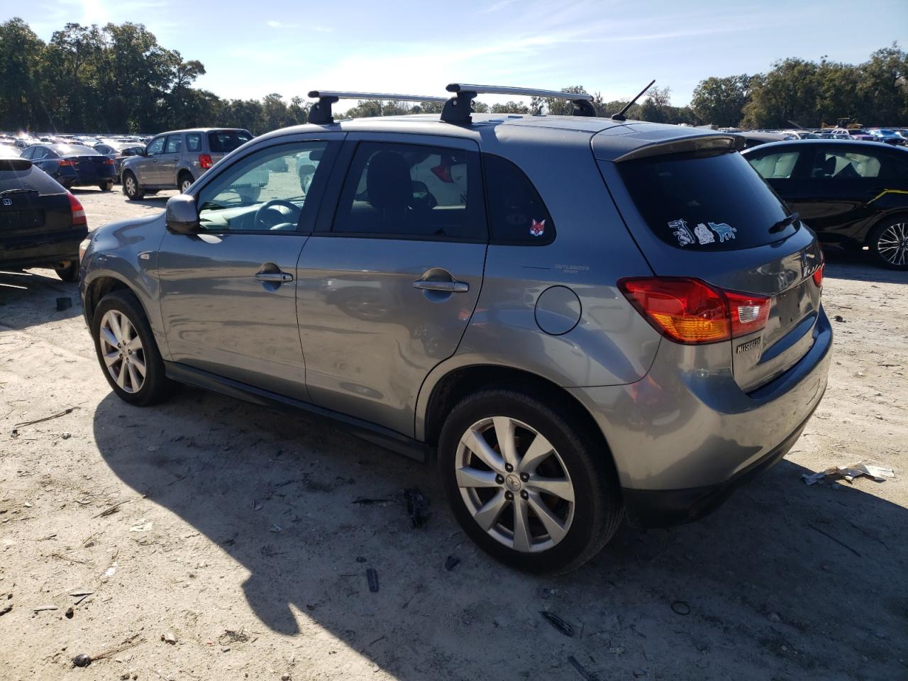 2014 Mitsubishi Outlander - Image 2