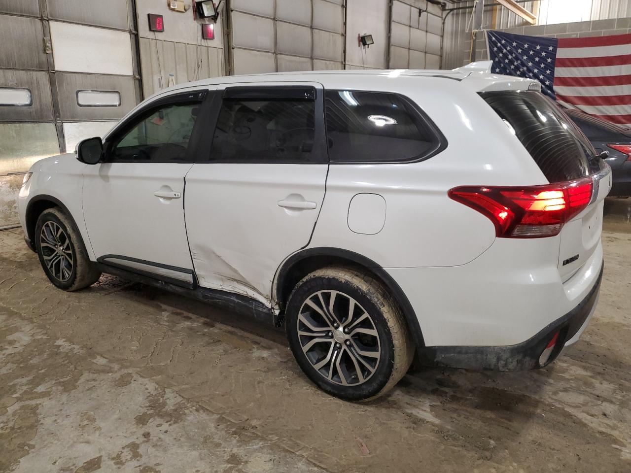 2017 Mitsubishi Outlander - Image 2