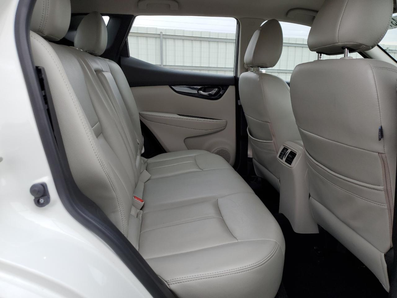 2018 Nissan Rogue - Image 11