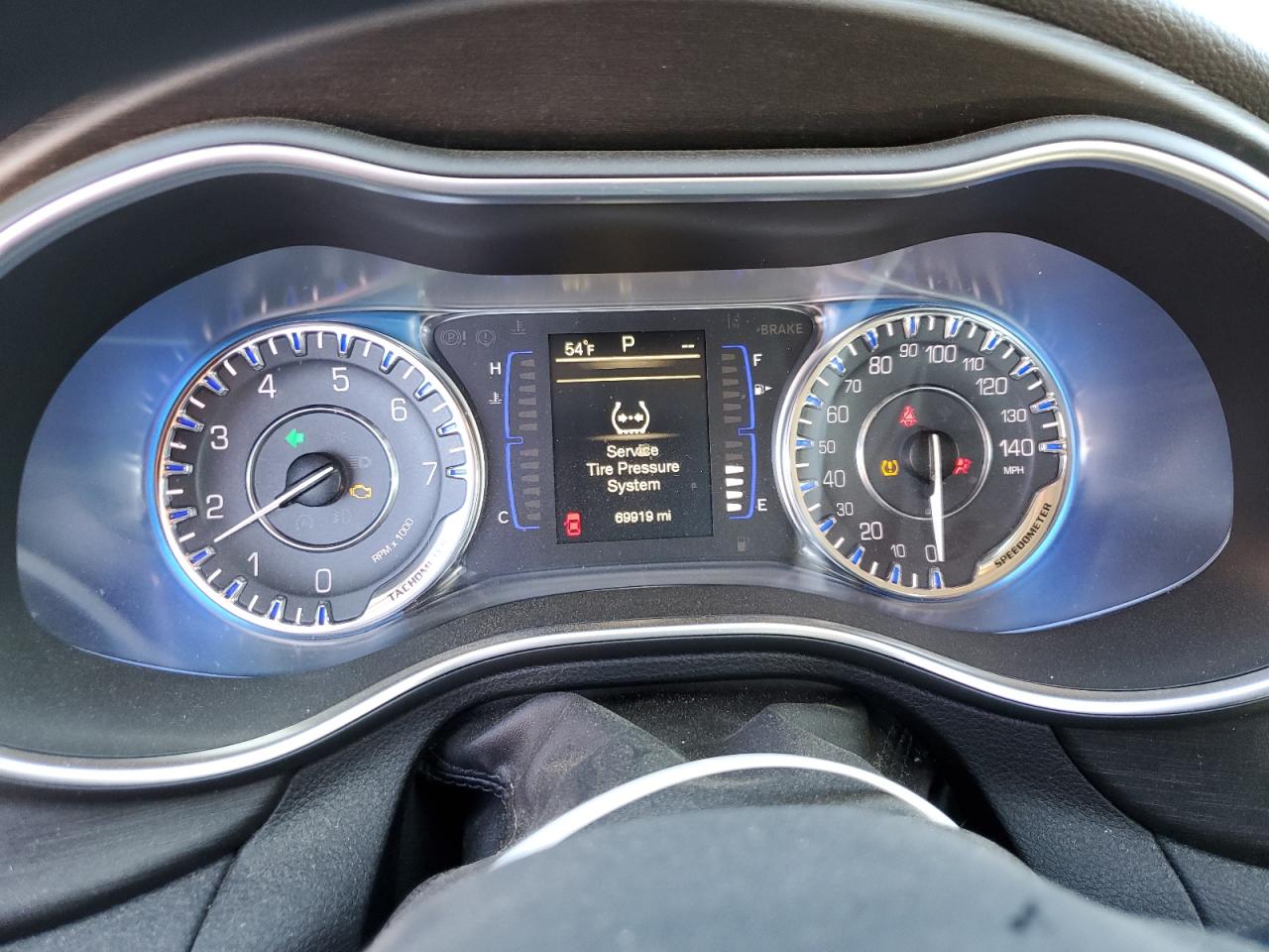 2016 Chrysler 200 - Image 9